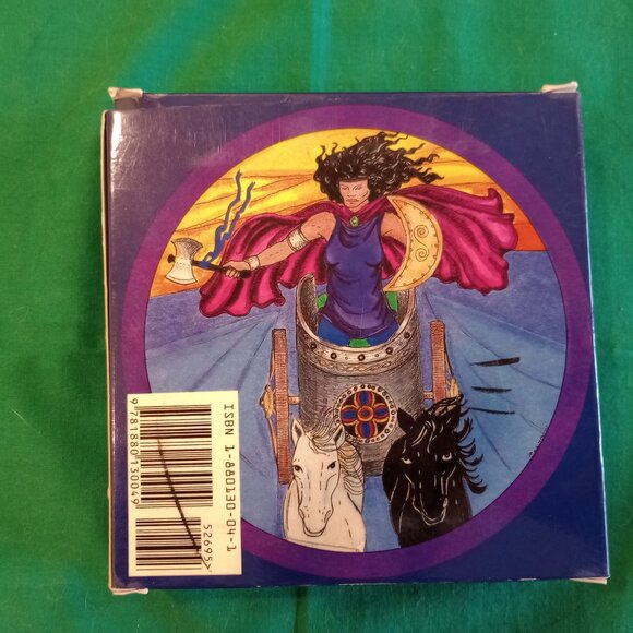 Daughters of the Moon Tarot Deck - Picture 2 of 7